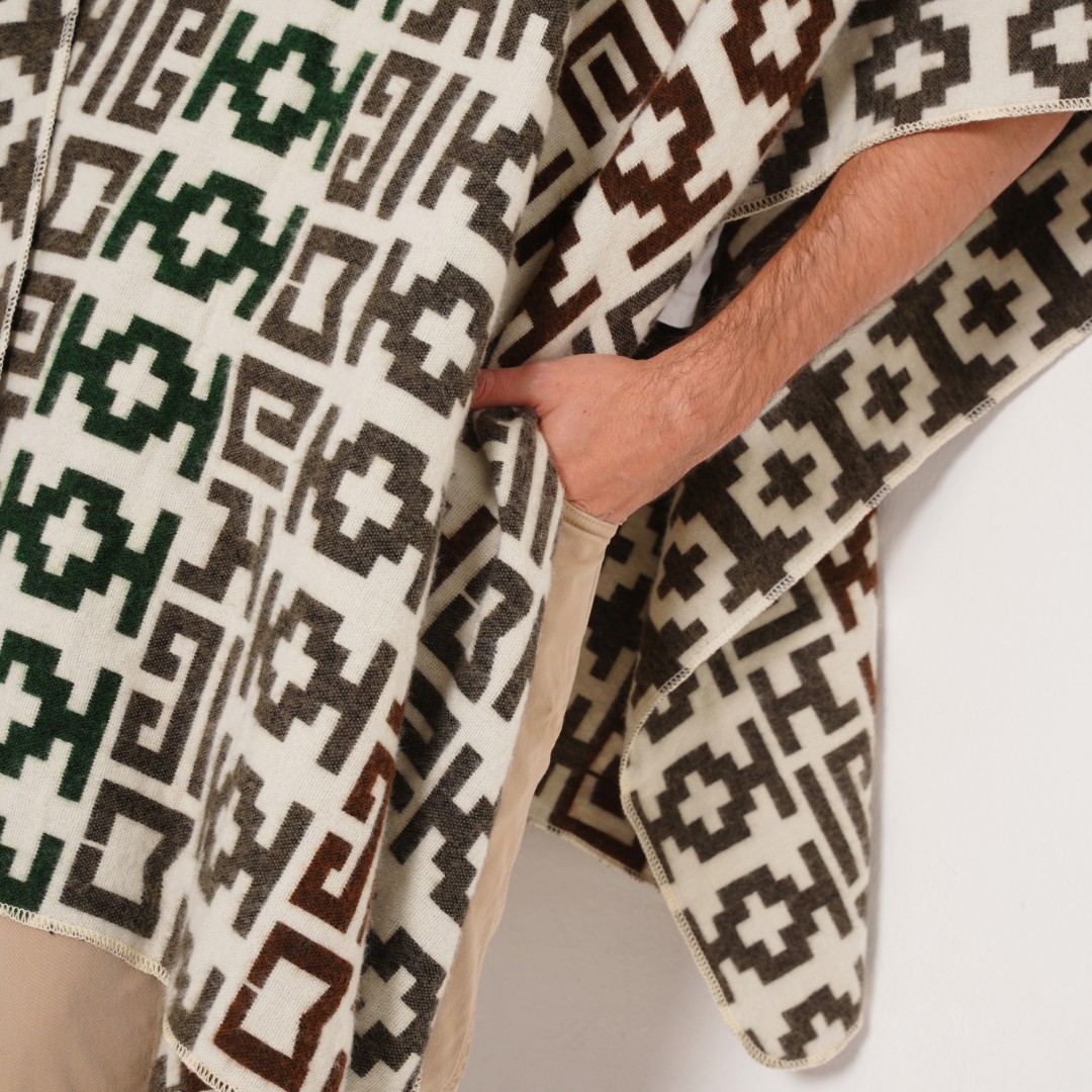 Armuray Closed Poncho