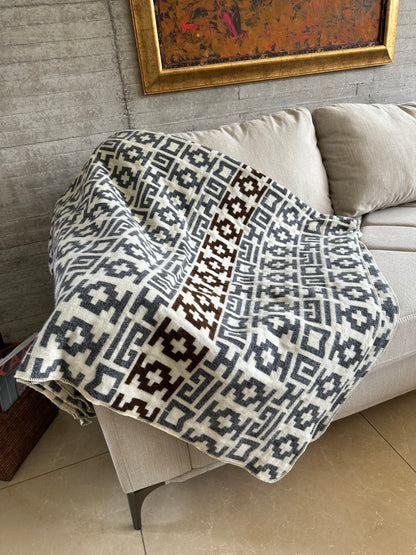 Armuray Blanket