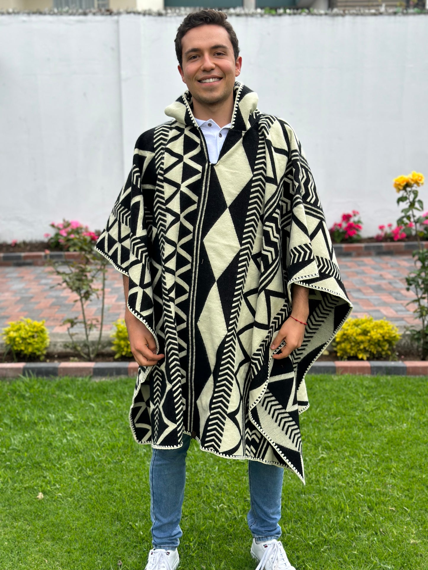 Tinkina Poncho Cerrado