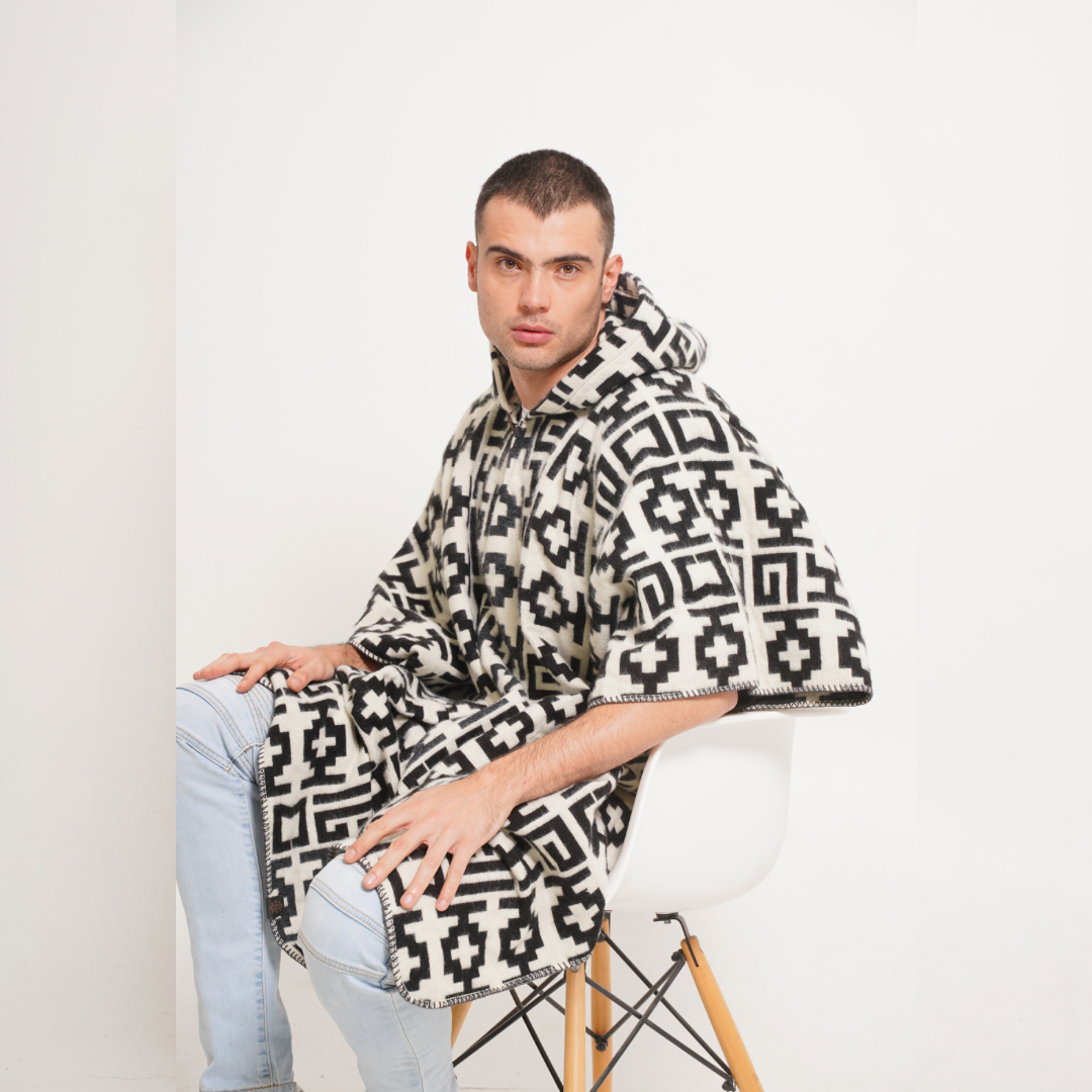 Aymuray Hooded Closed Poncho