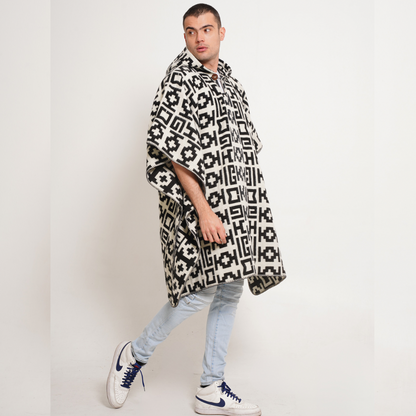 Aymuray Hooded Closed Poncho