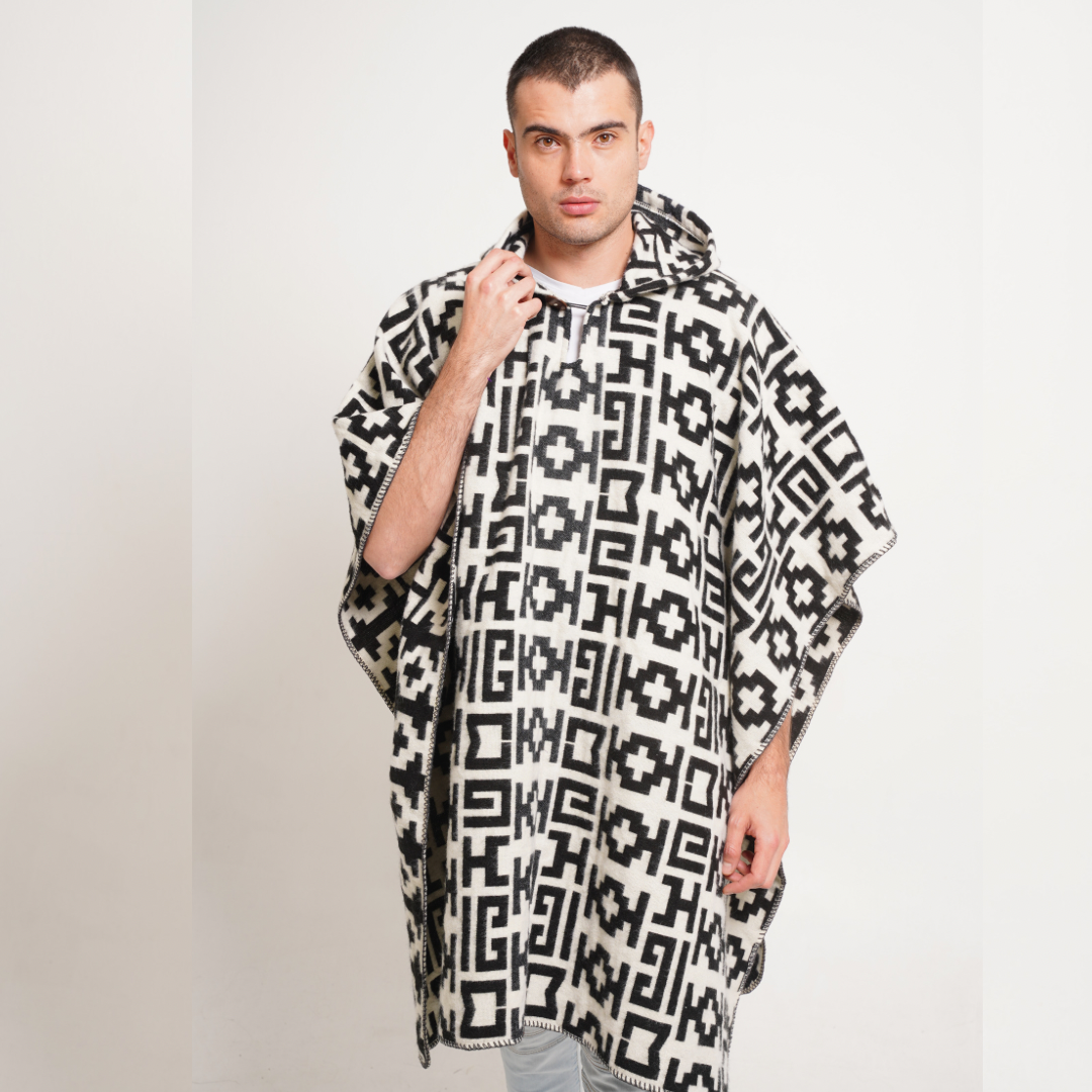 Aymuray Hooded Closed Poncho