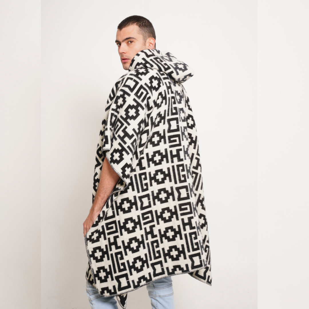 Aymuray Hooded Closed Poncho